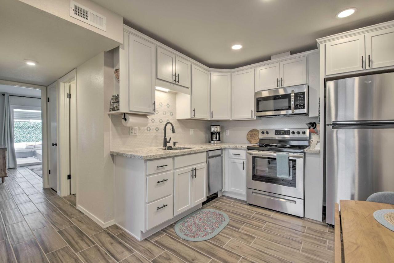 With Patio About 1 Mi To Old Town! Apartment Scottsdale